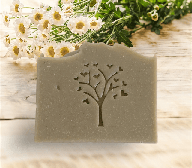 Savon à l'huile de chanvre et à l'argile verte .